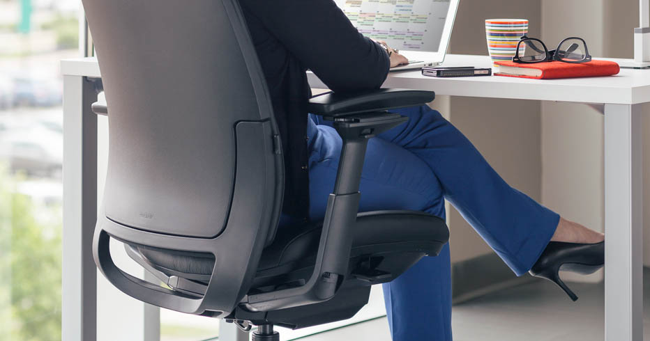 How-To Properly Sit In An Ergonomic Office Chair 